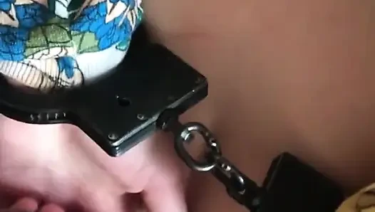 В Наручниках С Красной Пробкой В Жопе - Целуется И Ебётся Беспомощная Сучка