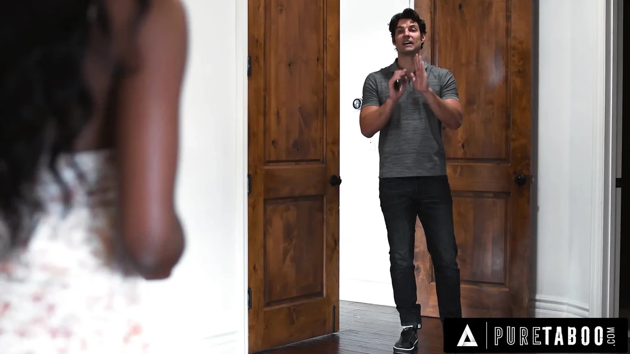 PURE TABOO 脆弱的性瘾君子Nicole Kitt在狡猾的室友“意外”触发后复发