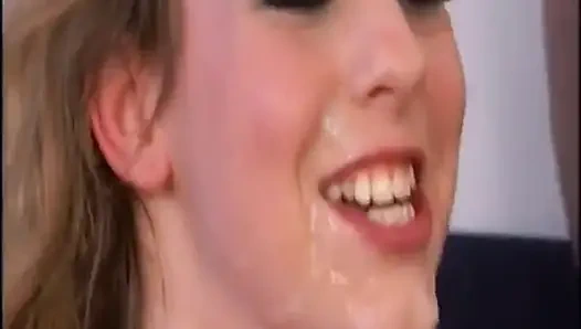 Verzweifelte Geile Fotzen - Bereit, Zerstört Zu Werden