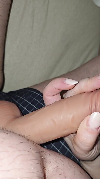 Eski evli kadın boşandıktan sonra kocasına elle muamele çekiyor