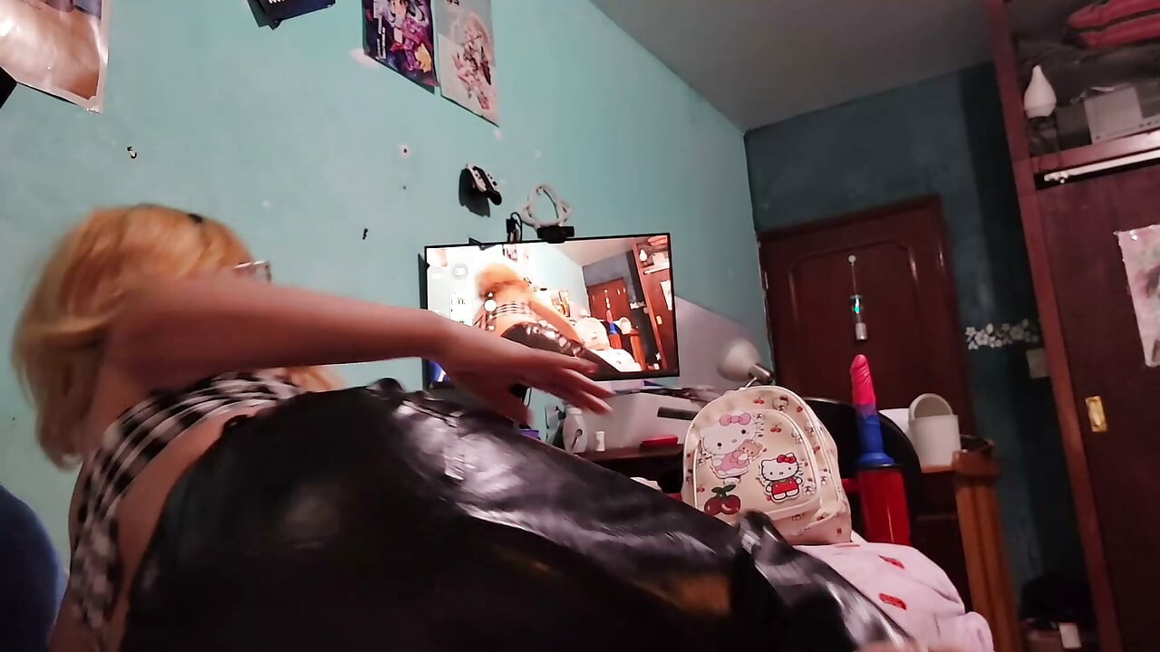 Masturbate watching my feet oiled
