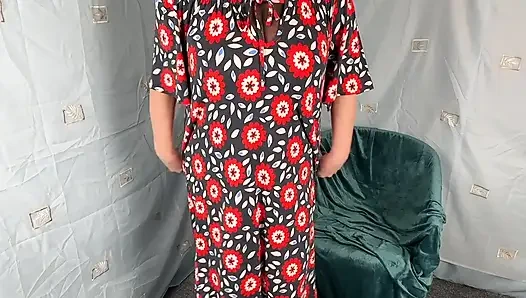 Mrs Mature Feet Stripping Down to Her Big White Granny Pants 424