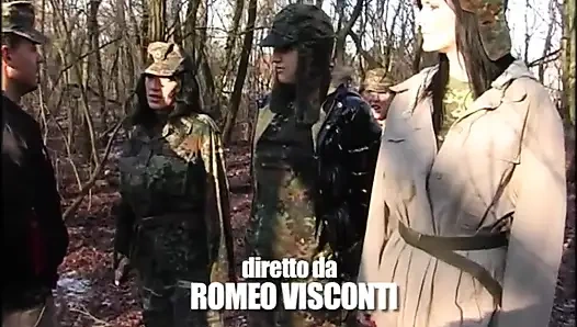 Лизание киски, трах пальцами, секс солдата