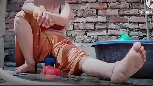 Sevimli yumuşak ateşli seksi video köyü ateşli kız banyo yapıyor