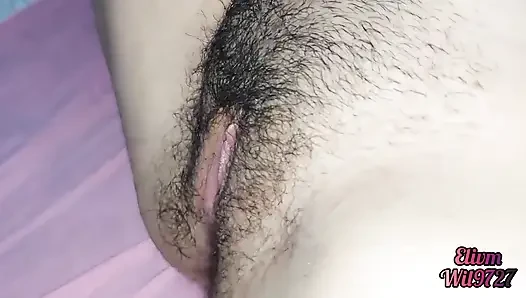 Stiefschwester wird beim porno-schauen erwischt und bekommt creampie