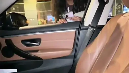Utangaç Kübalı, sonra dönüşüyor, beni seviyor ve emiyor