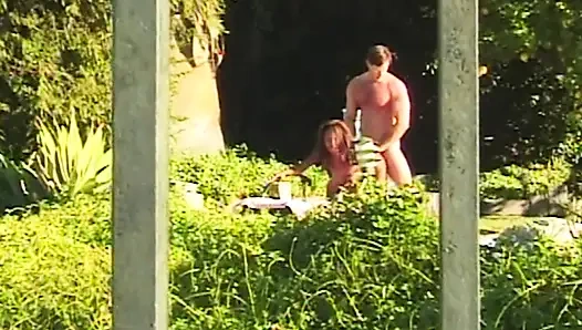 College Geständnisse: Wilder Outdoor-Blowjob