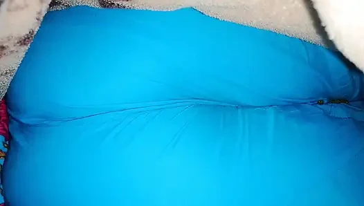 Soe bhabhi ki mast gaand per hath phera.