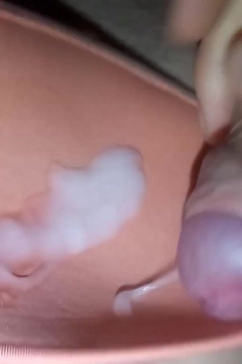 Leatransteen Turuncu sutyenin içine boşalıyor