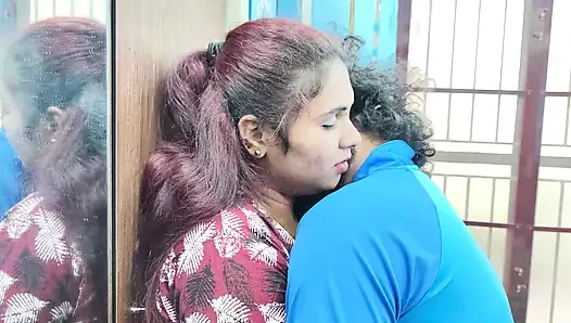 Lip lock dan ciuman lidah