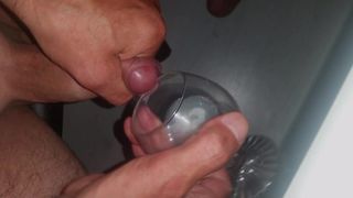Projectglas gevuld met sperma. klaarkomen 3