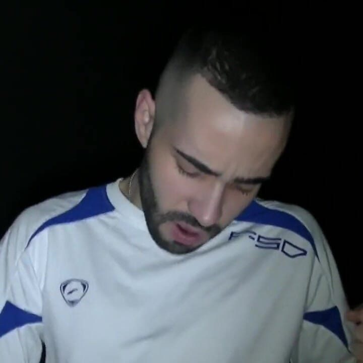 Aaron Lautner dikongkek Rafa Marco dalam adegan