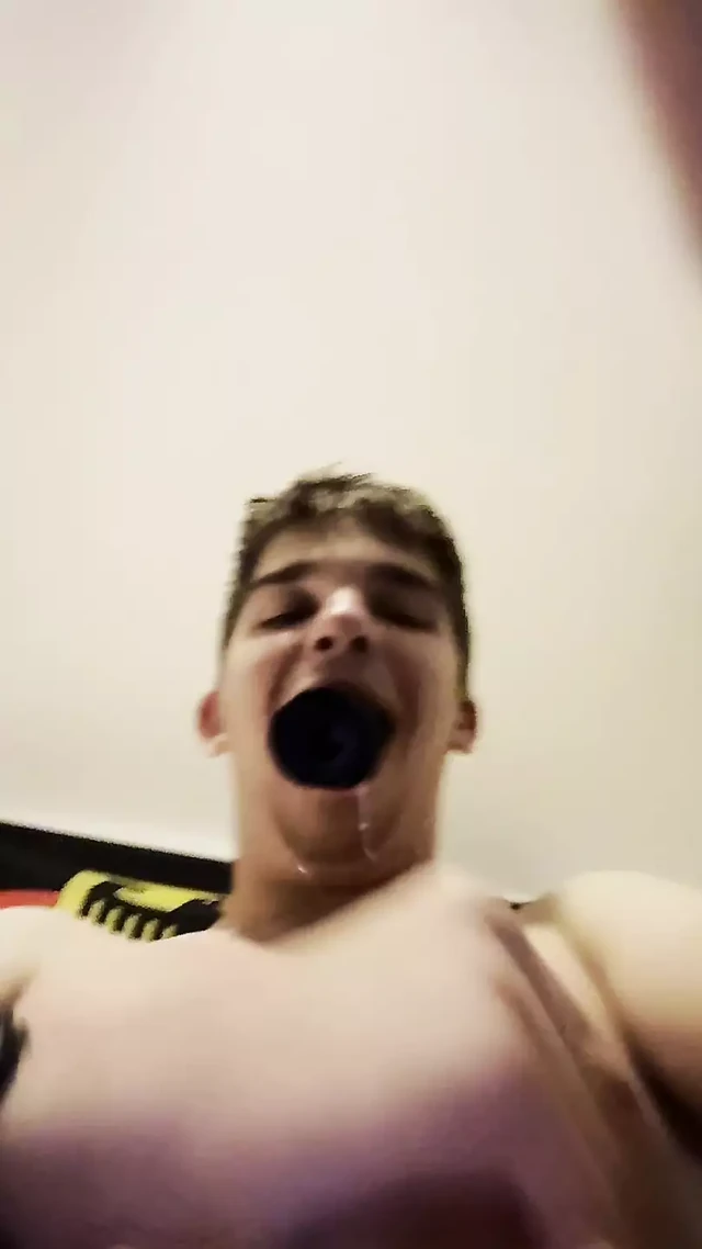German TEEn FAGGOT Carlos Uses his FACE