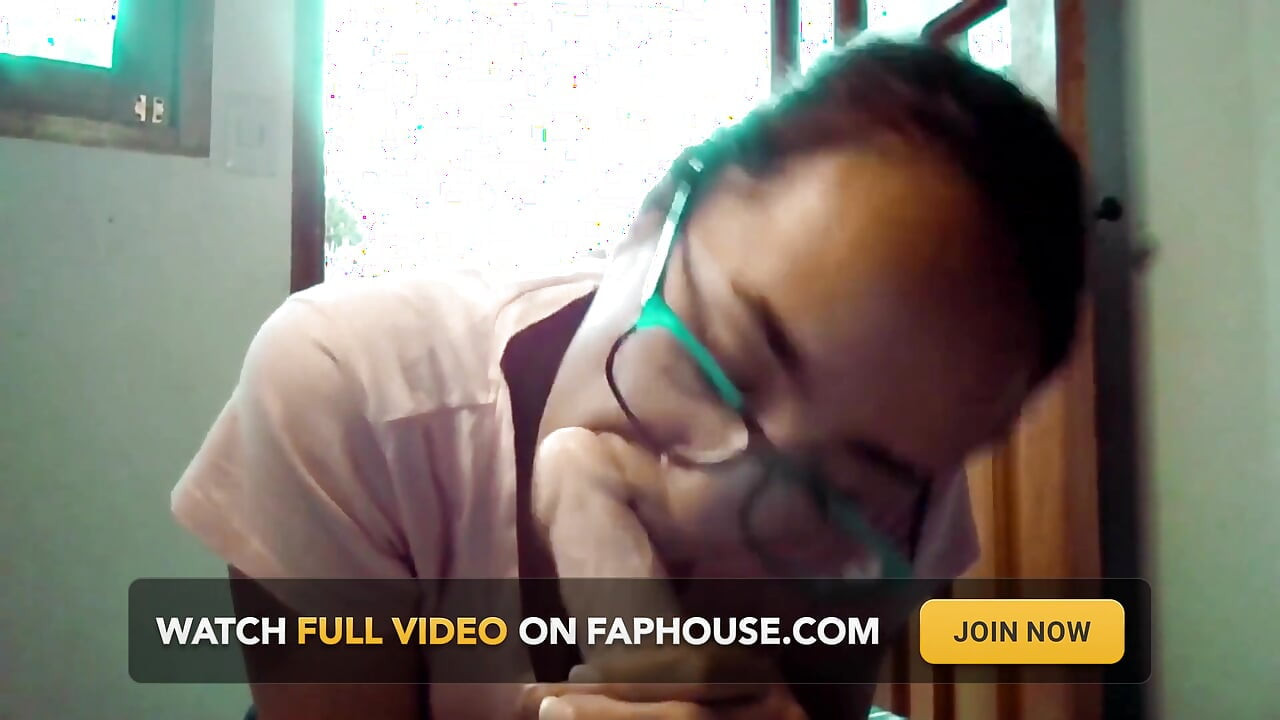 Hot Girl Was Bored and Plays with a Gift That Her Stepbrother Gave Her