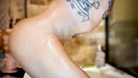 "Str8" tatuerad hunk knullar dildo