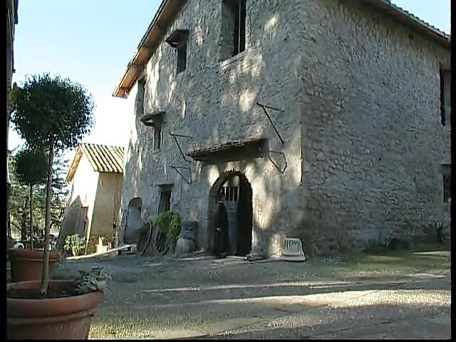 Monjas vergonzosas folladas en un trío