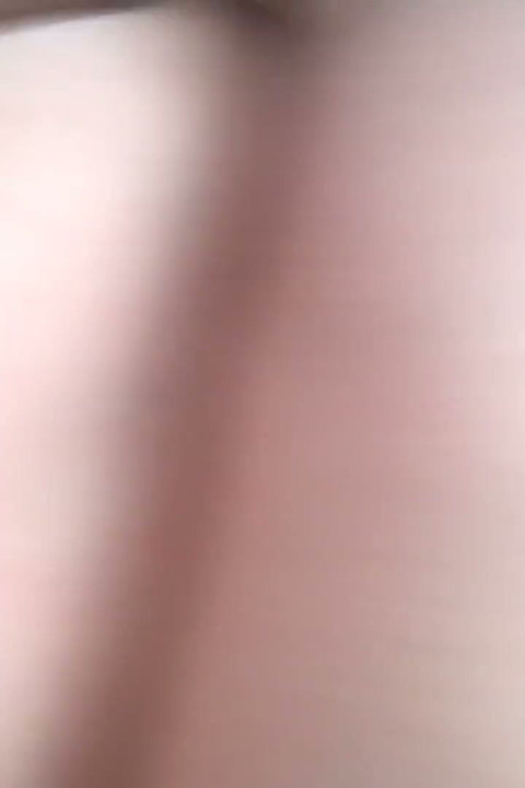 Sau khi cuckold của tôi rời khỏi nhà để làm việc, hàng xóm trẻ của tôi đến để đụ tôi