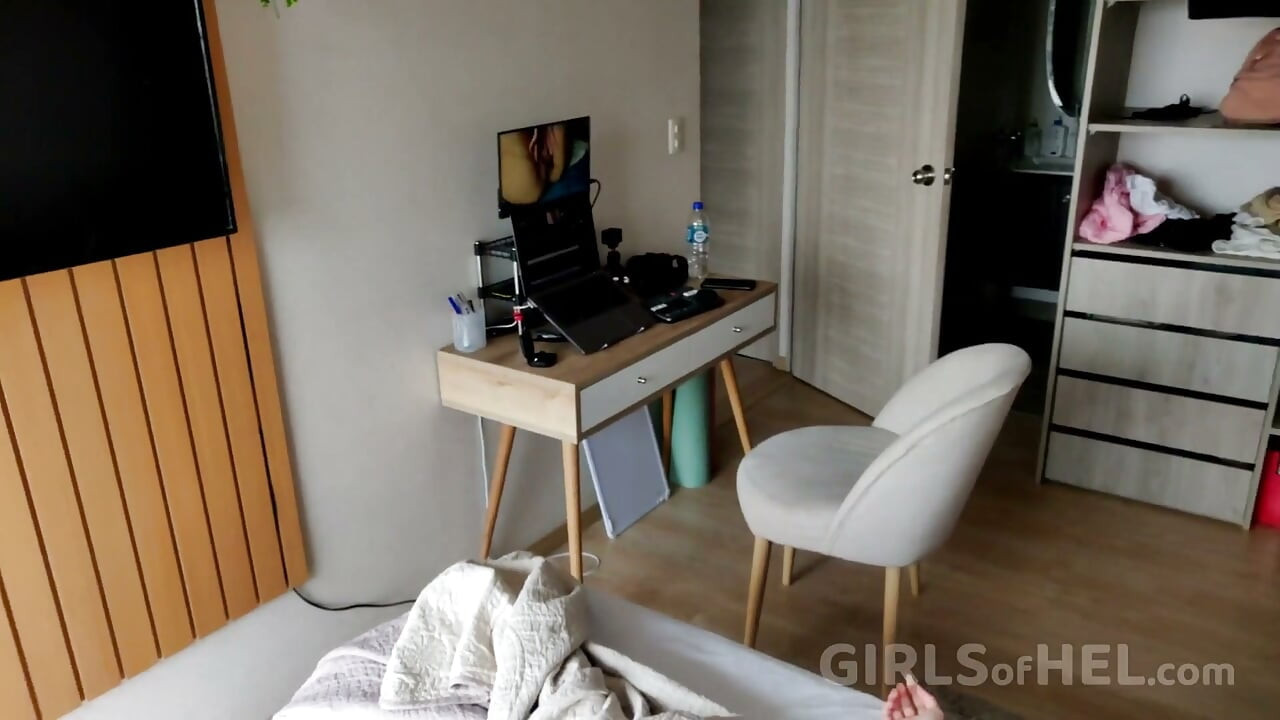 Eating Pussy While Taking a Break From Editing Porn