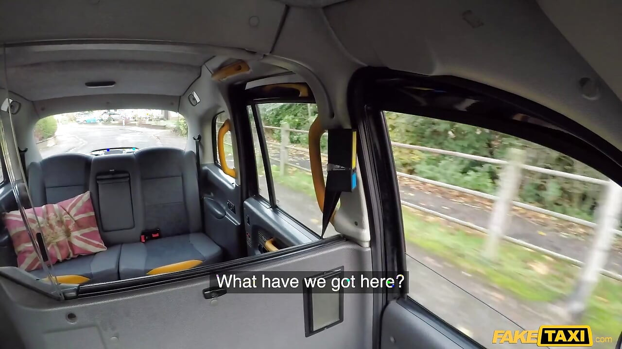Fake taxi - rode augustus geeft reetlikken en pijpbeurten die wedijveren met alle anderen