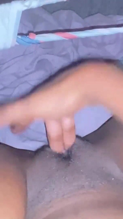 שכנה שולחת לי סרטון של אוננות בלילה כשבעלה לא בבית | קליפ 2
