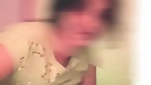 Sexy natürliche große indische möpse lutschen und ficken