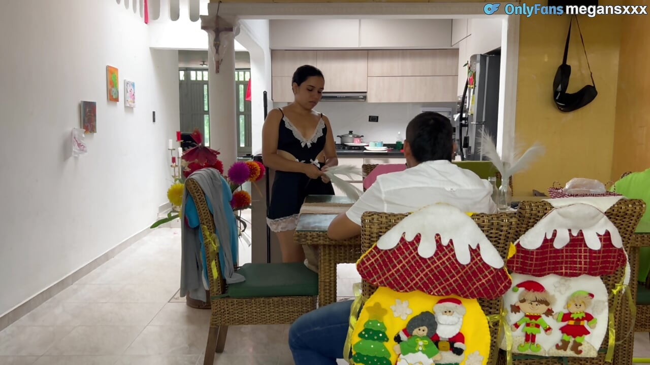 Ona u toaletu pokazuje svoje ogromno dupe