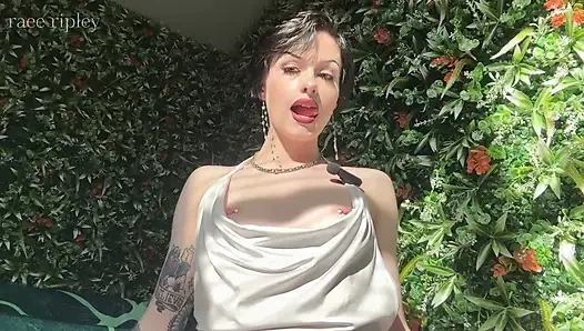 Ice play di toket & memek pelacur alt yang elegan