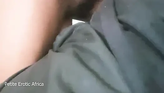 Afrikanisches ebenholz-teen versucht amazonen-stil