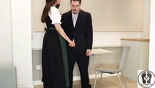 Cewek austria ini lagi asik ngocok kontolnya pakai dirndl tradisional