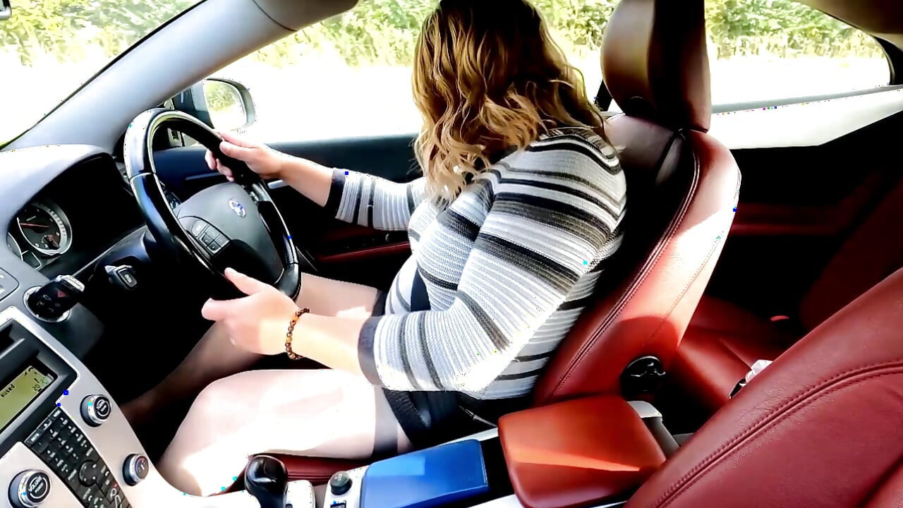 แต่งตัวข้ามเพศ Kellycd2022 ขับรถตอนบ่าย