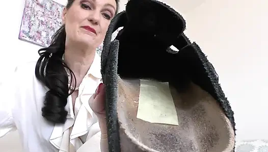 Ucuz terliklerimi kokla! Lady Victoria Valente