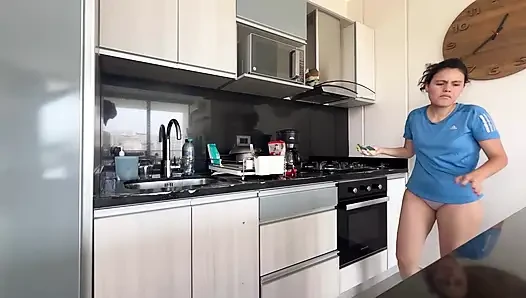Dili beni çok iyi sikiyor ve daha çok ıslatıyor