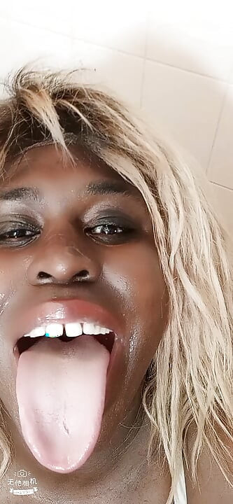 Anoniema Rose's bathroom thickness