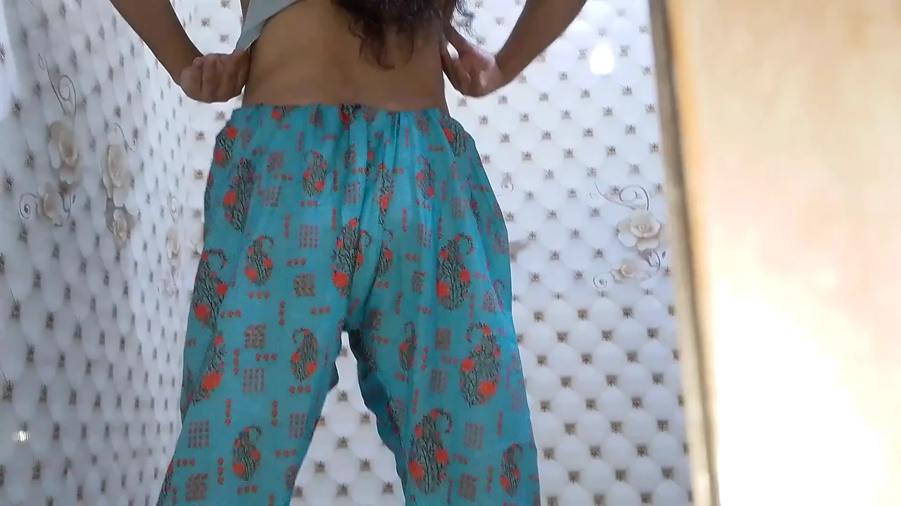 Indian stepbrother finally succeeds in seducing his stepsister