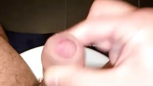 Minik çük mastürbasyon yapıyor, büyük boşalmak