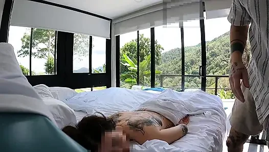 Aku menyetubuhi klien pijat favoritku