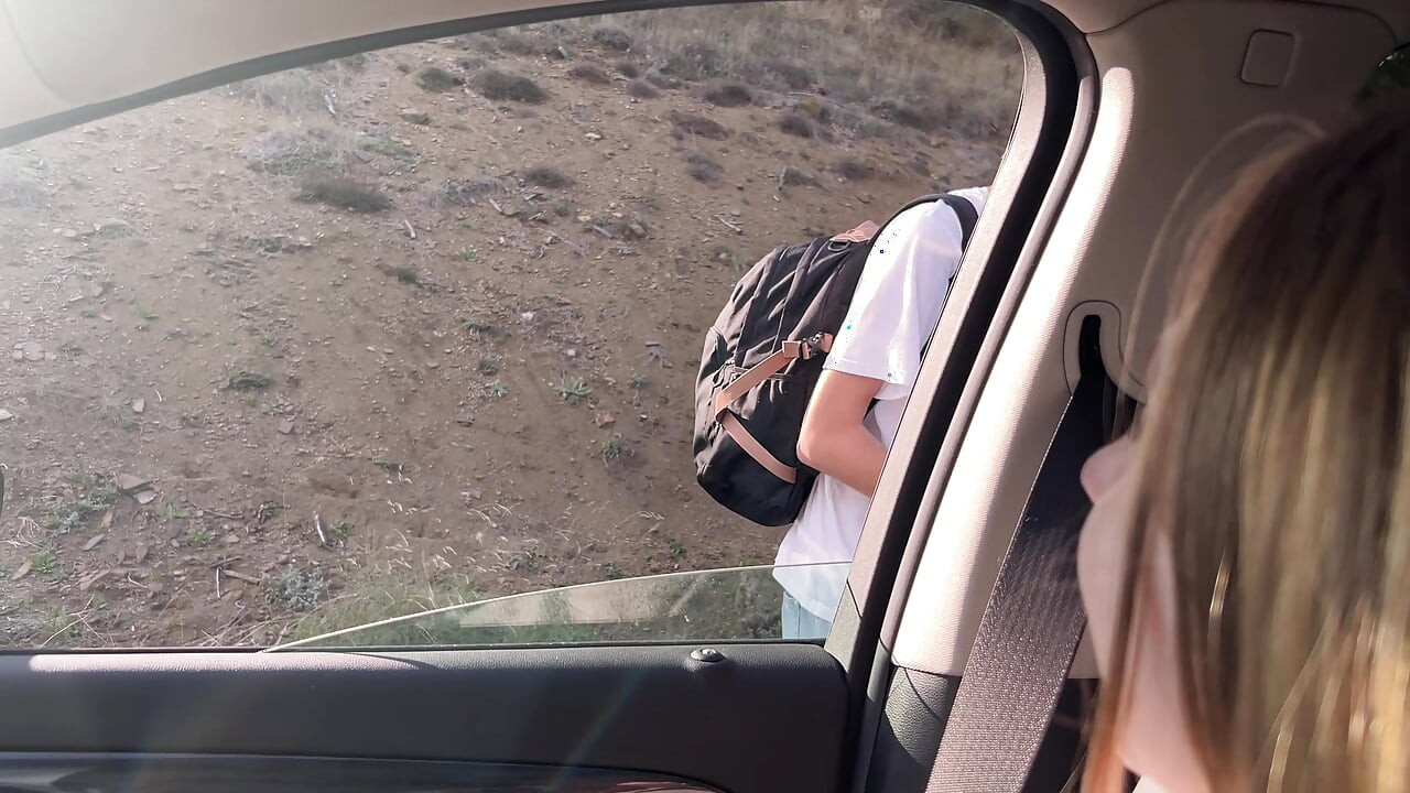 Par je pokupio tipa na autocesti i seksao se s njim u autu.