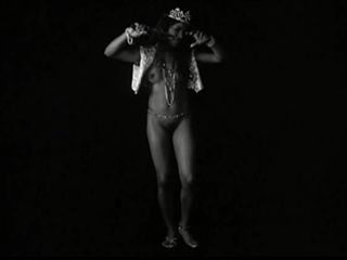 Menina francesa negra dança