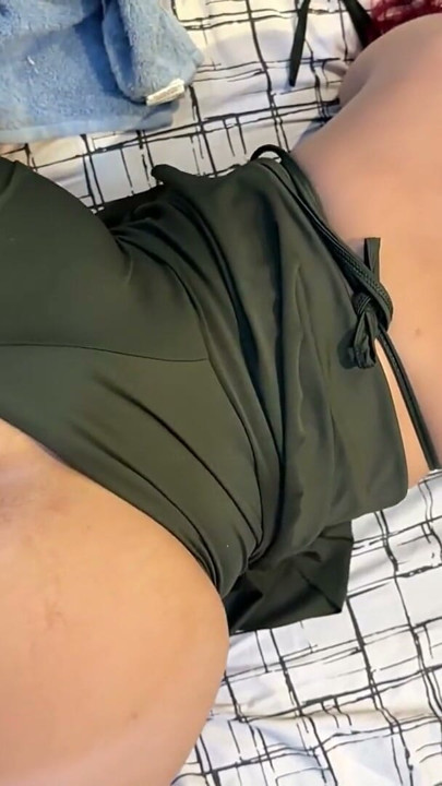 25 cm brunette busting my greedy pussy | Clip 1