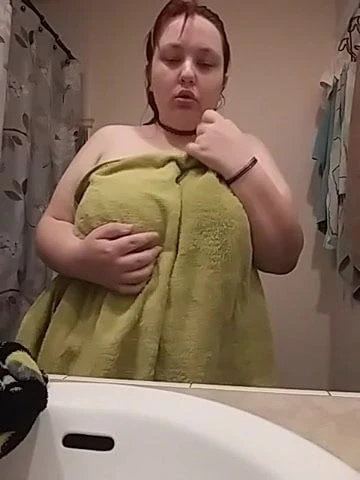 Barely Legal BBW Plays with 42DDD Tits after hot shower