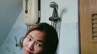 Thais meisje douche op webcam