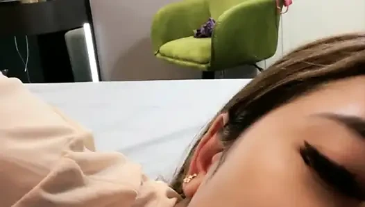 Gadis terangsang masturbasi di seks panggilan video