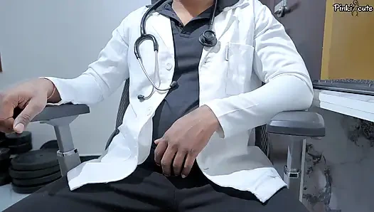 Oh doktor lütfen beni sik...! Tıbbi muayene sikiş seansı dönüyor - Hintli kıllı amcık hastası doktor tarafından sert sikiliyor.
