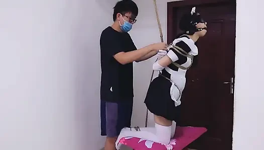 Whh02 - gadis cina dengan stoking putih dan matanya ditutup, diikat dengan tali bergeliat sampai orgasme
