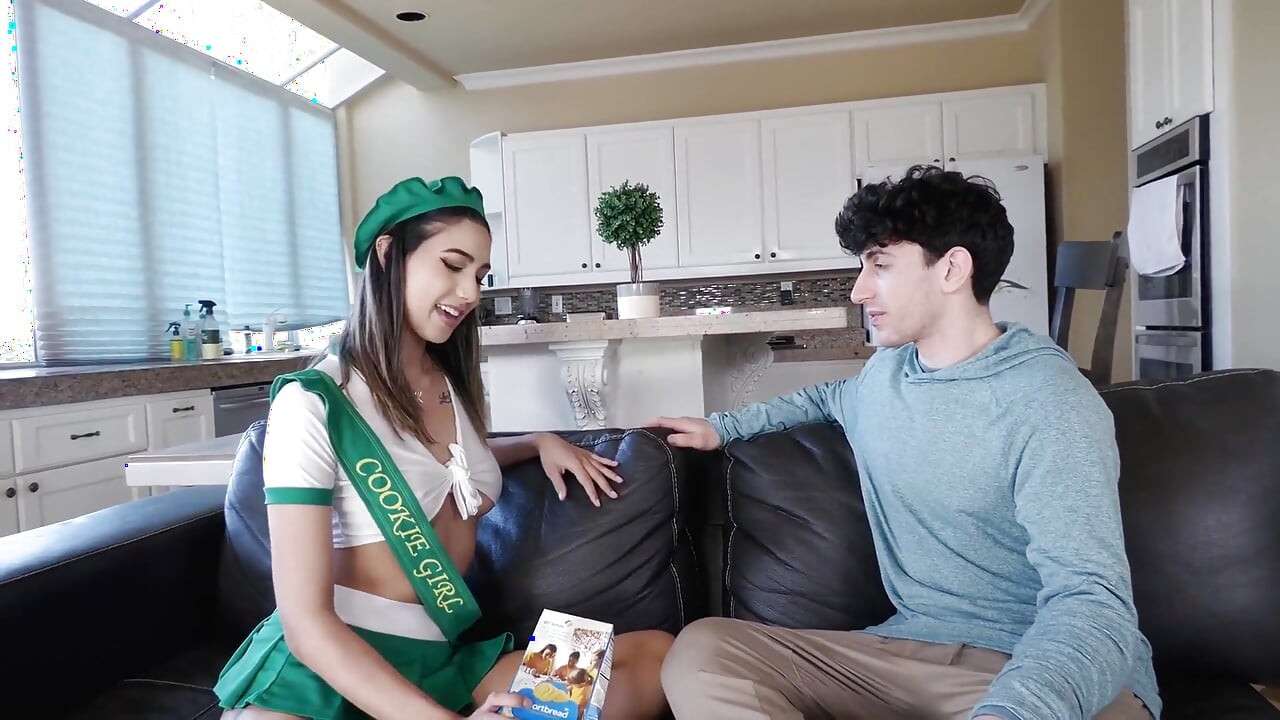 Girl Scout Kimora Quin Wants to Show You Her Cookie