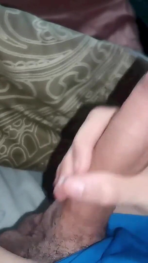 A huge portion of precum flowed out of a big beautiful cock! | Clip 1