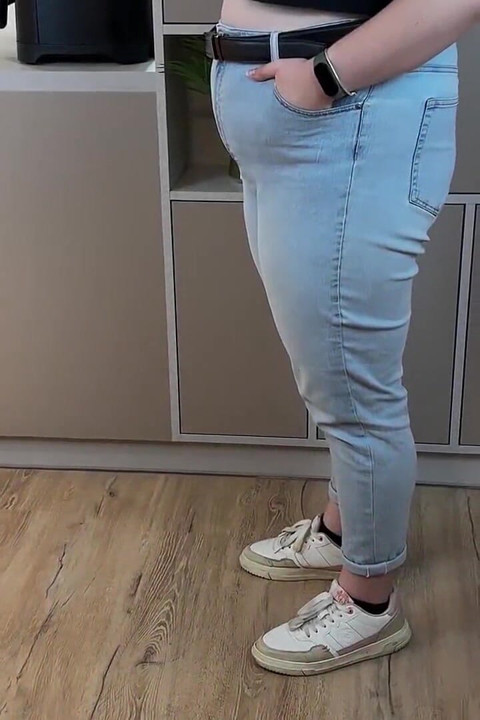 Değersiz testislerini pelvisin yanına itiyoruz! Yok edilmiş adyman! - Dave Moon - Mia - Bbusting (top kırma)