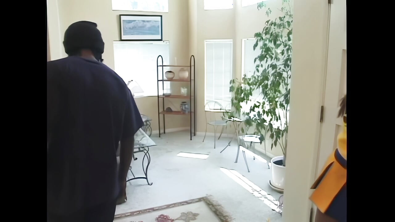 창녀가 음경을 먹는다