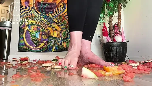 67 Giantess Size 16 Slo-mo Feet Crush Slow Motion Oranges & Watermelon Destruction