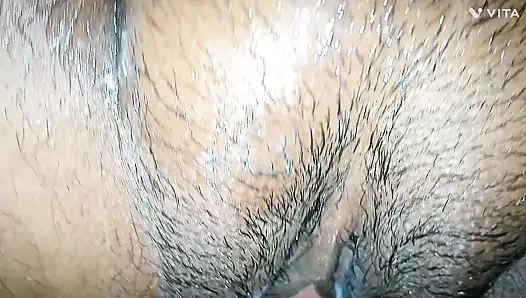 Baldızın amının spermini çıkardı ve baldızını çok sikti ve tekrar tekrar suyu çıkardı